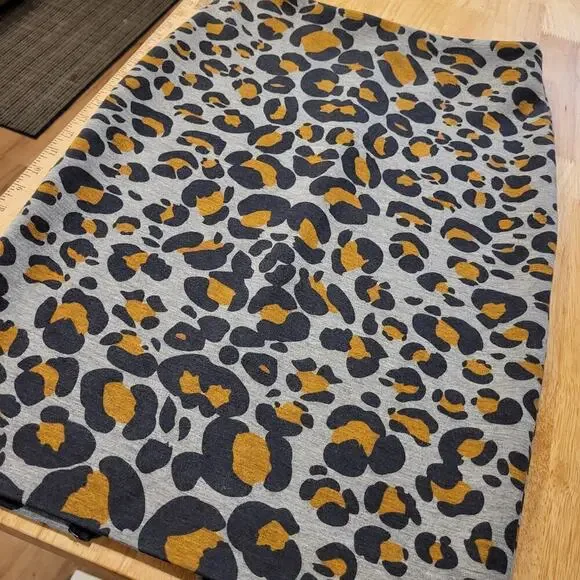 Knit H&M Grey Leopard Print Knee Length Pencil Invisible Zipper Small 30" Waist - Picture 3 of 10